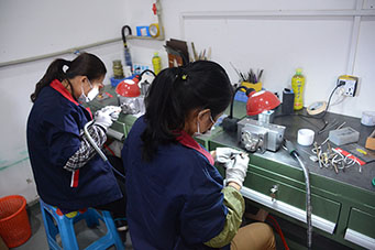 塑膠精密模具制造中常用的拋光方法有哪些？