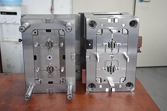 關(guān)于注塑模具產(chǎn)品內(nèi)插入鑲件的設(shè)計