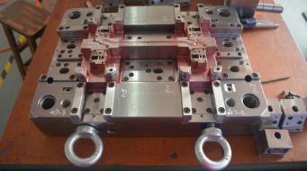 在產(chǎn)品定制開模之初選擇模具制造商時(shí)需要注意哪些問題？