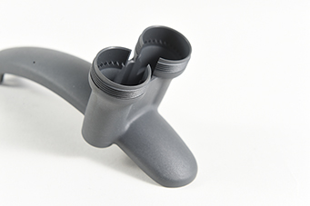 塑膠模具注塑加工選擇注塑機(jī)時(shí)應(yīng)該注意什么呢？