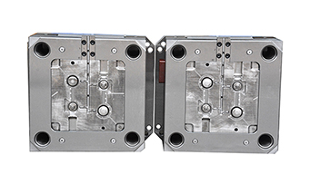 在注塑模具設(shè)計中，夾緊力是一個決定性因素嗎？