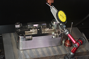 模具加工中能通過(guò)什么工藝來(lái)改變材料的性能？