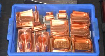 注塑模具電火花加工、銅電極或石墨電極哪一種更好？