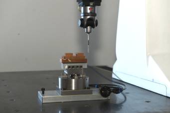 精密注塑模具加工設(shè)備的基本要求有哪些？