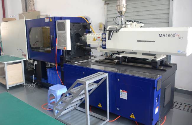 銘洋宇通模具注塑加工設(shè)備 銘洋宇通模具注塑加工設(shè)備