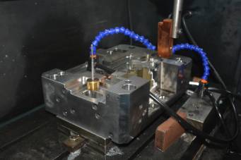 塑料注塑模具加工，十年如一日的堅持