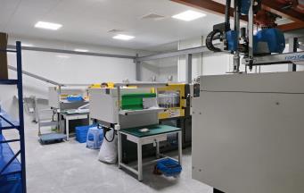 注塑成型的零件容易混入污染物嗎？