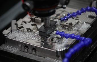 如何處理注塑模具成型產(chǎn)生的塑性變形？