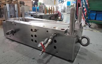 塑膠模具滑動怎么辦？簡單幾招，輕松解決！