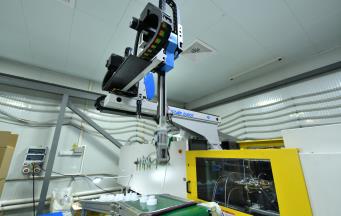 注塑加工廠家如何處理產(chǎn)品的包裝和運(yùn)輸安排？